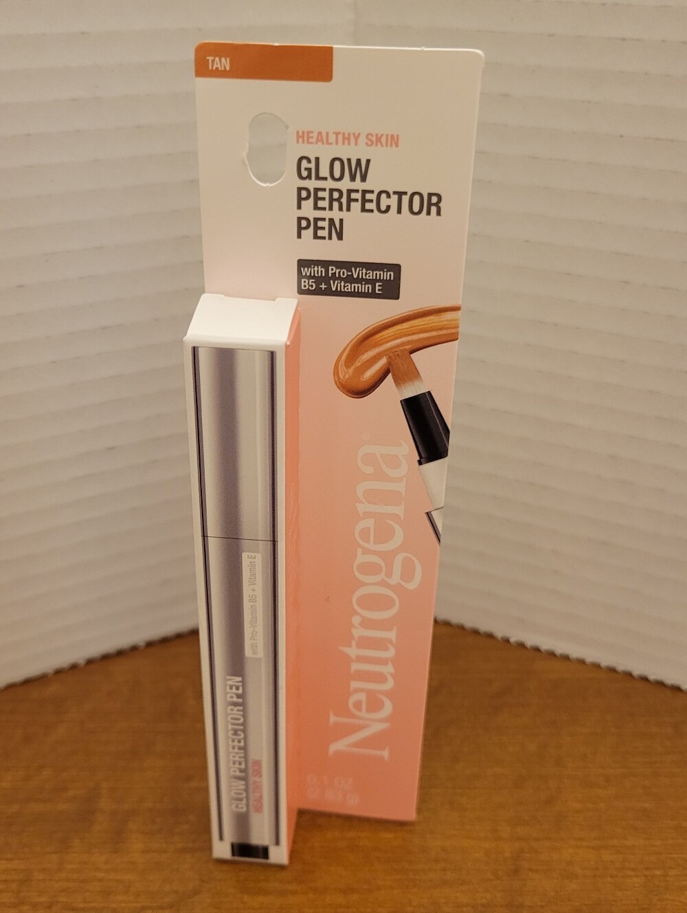 Neutrogena Healthy Skin Glow Perfector Pen - Tan. NEW